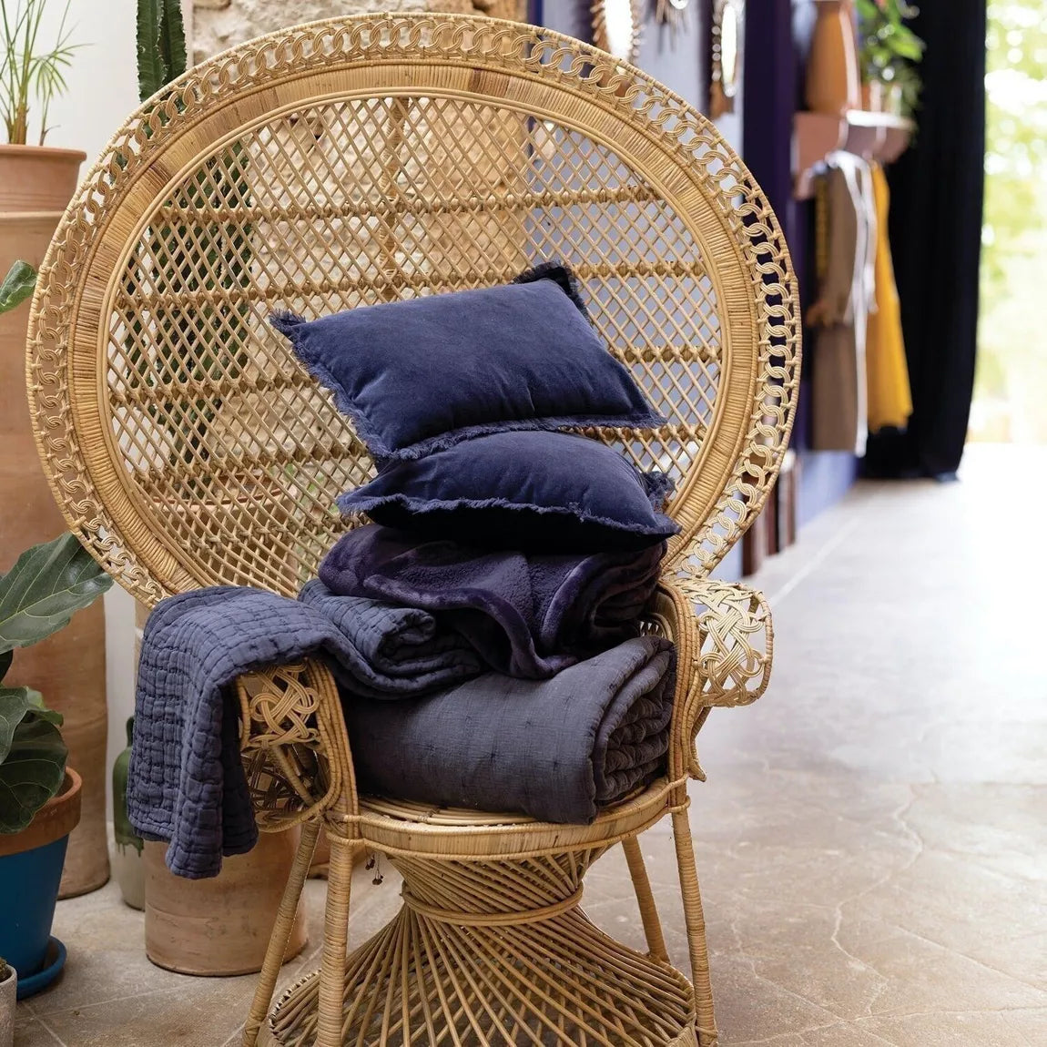 Coussin uni Fara Marine 40 x 65 - MAISON VIVARAISE