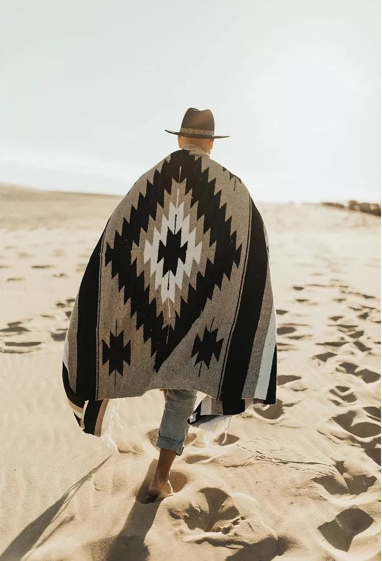 Couverture Mexicaine Beige et blanc - THE WILD WHISPERS