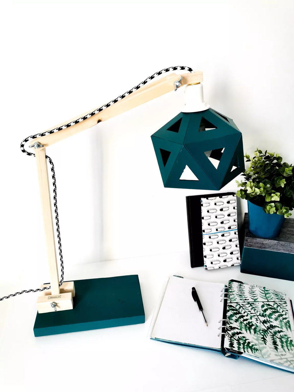 Lampe de bureau origami bois et bleu canard- Leewalia