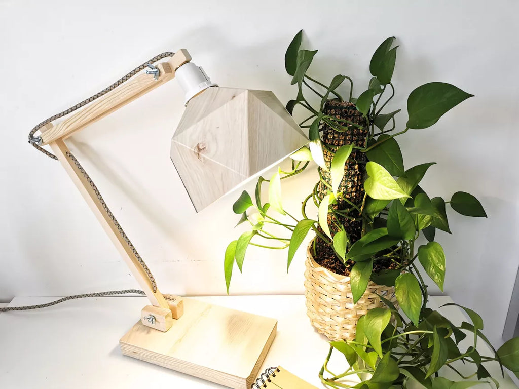 Lampe de bureau origami érable